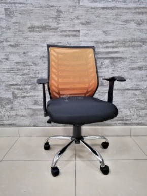 Кресло Barneo K-138 для персонала (черная ткань оранжевая сетка) в Ишиме - ishim.mebel-74.com | фото